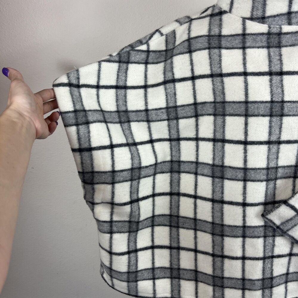 World Market Poncho Jacket Womens One Size White Plaid Fleece Pockets Boho - Picture 4 of 8